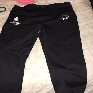 Freedom Under Armour capris size large